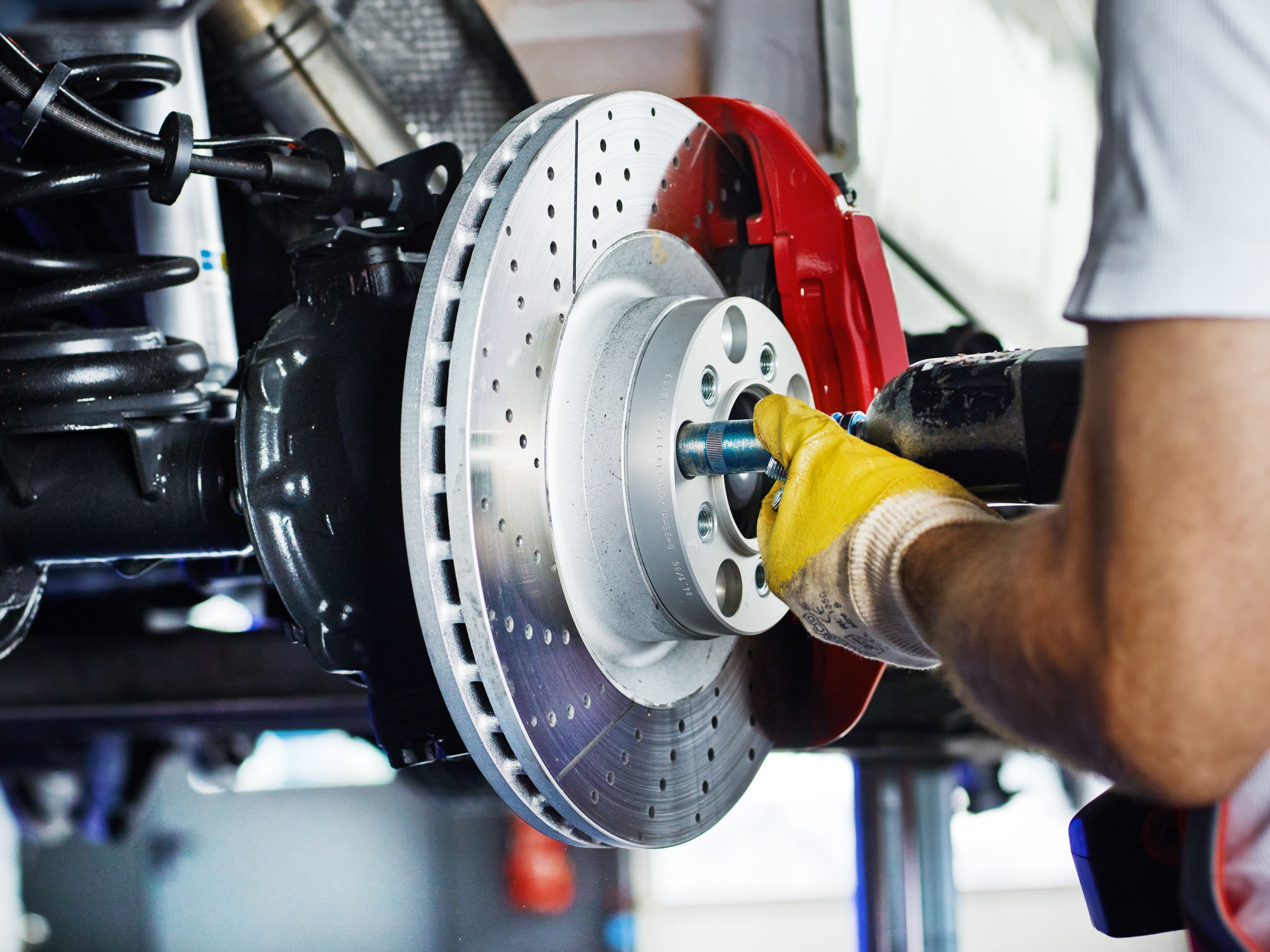 A mechanic changing a vehicles brake discs 