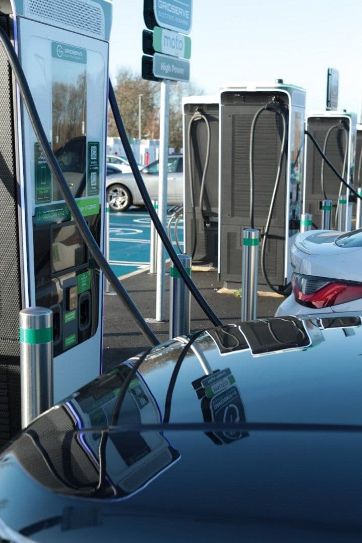 Cars fuelling at MOTO station with Radius fuel