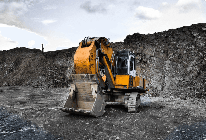 Stationary excavator on a quarry site